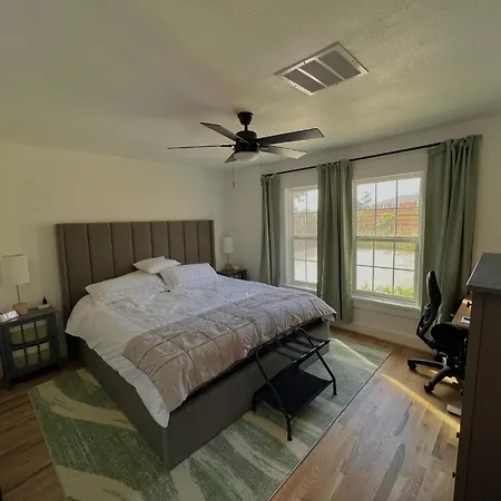 Long Term, Blackout Curtain, 2 Monitor, King Bed Room In 2 Bedroom Home